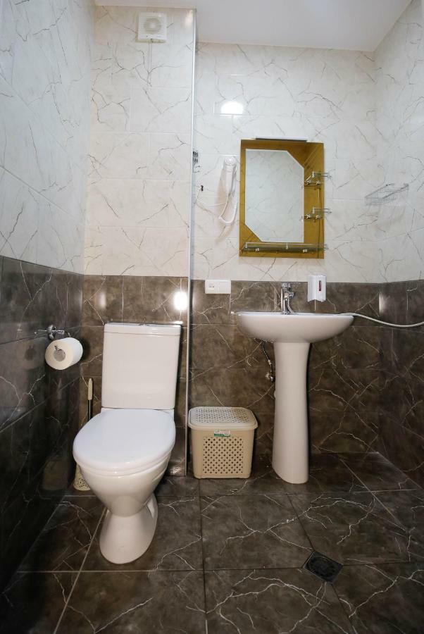 Anseza Hotel Кутаиси Екстериор снимка