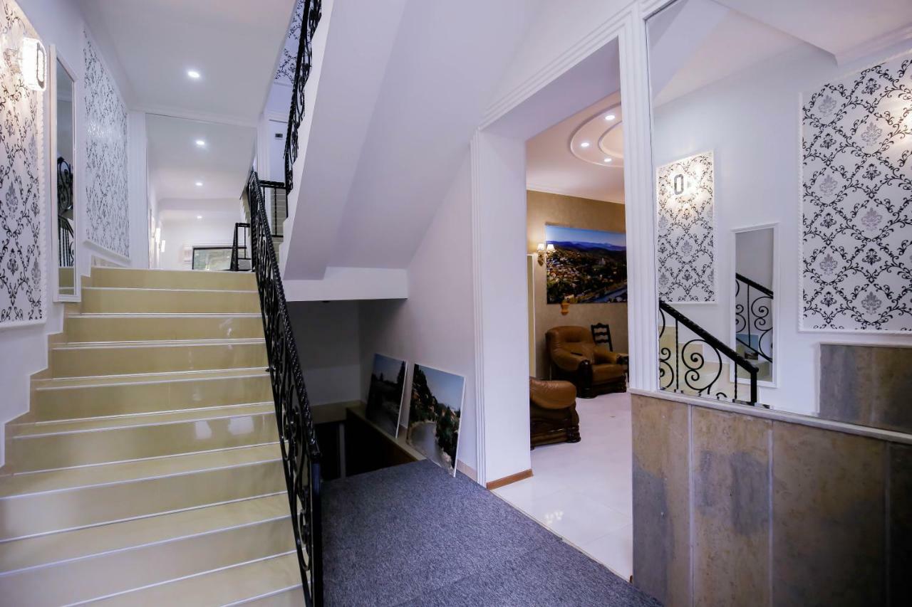 Anseza Hotel Кутаиси Екстериор снимка