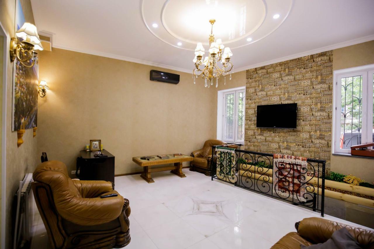 Anseza Hotel Кутаиси Екстериор снимка